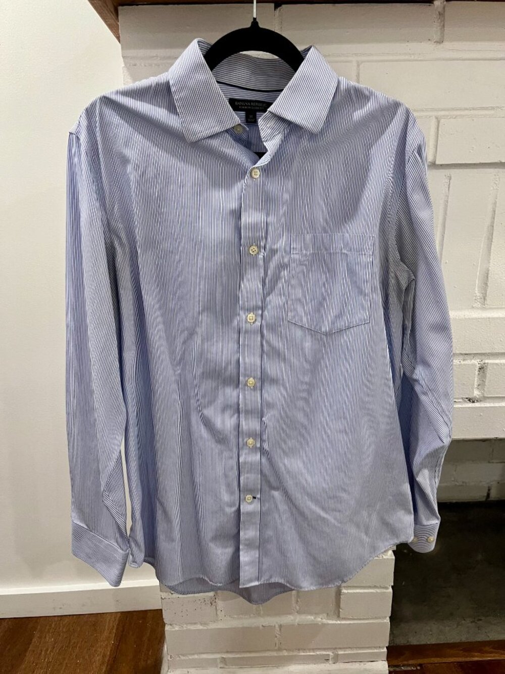 Banana Republic Non-Iron Classic Fit Button-Down – White & Blue Stripe (M)